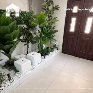 ركن مع نافورة من الجي ار سي والنبات الصناعي