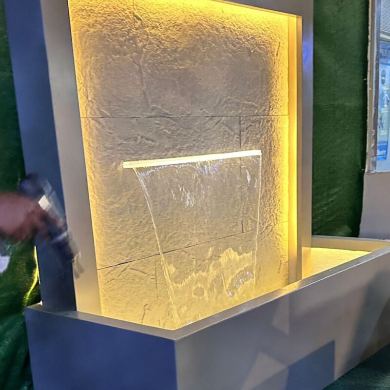 شلال من الفايبر جلاس والجي ار سي